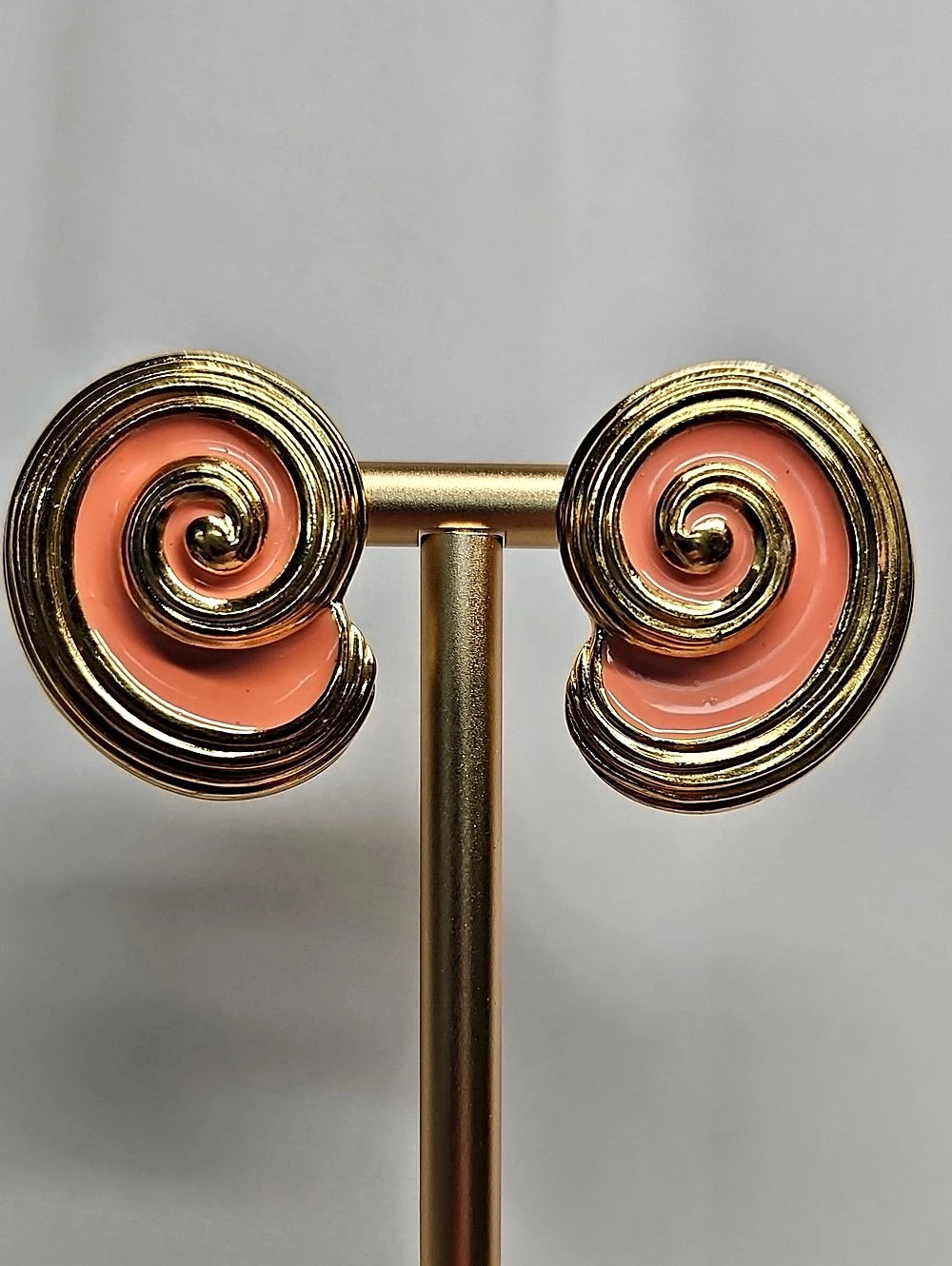 Avon Peach & Gold Spiral Stud Earrings Late 1980s Very Good Pre Owned Cond.